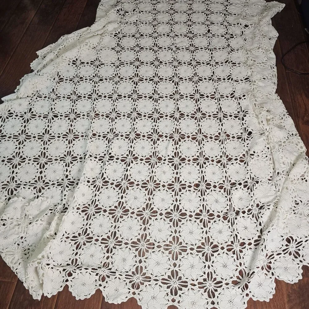 Vintage Handmade Ecru Doily Crochet Large Tablecloth/Bedspread – 80x88